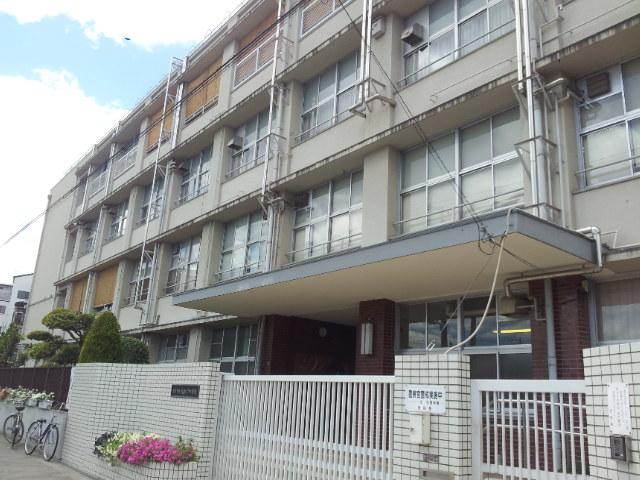 Junior high school. We are actively incorporating the 441m small lesson to Osaka Municipal Yamato River Junior High School, It is a relatively new school of the founding 40 years.