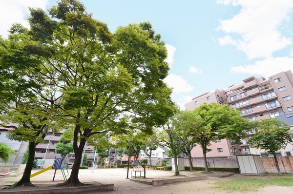 Bandai pond East Park (2-minute walk ・ About 160m) park to the other to within a 9-minute walk (within about 680m) are dotted, There are a lot of children's play place