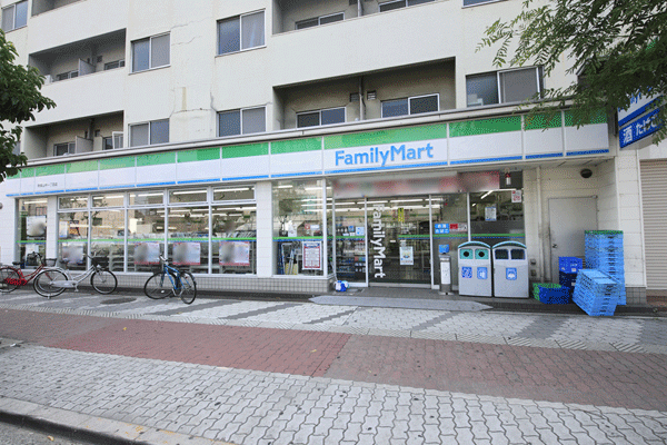 Surrounding environment. FamilyMart Tezukayamanaka chome store (7 min walk ・ About 500m)