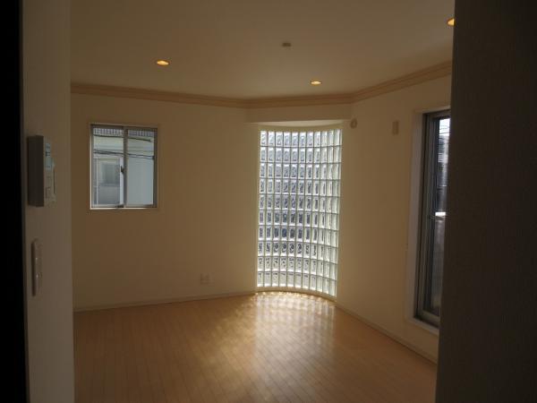 Living. Second floor living 12.1 Pledge There are right balcony Soft sunshine really can comfortably likely