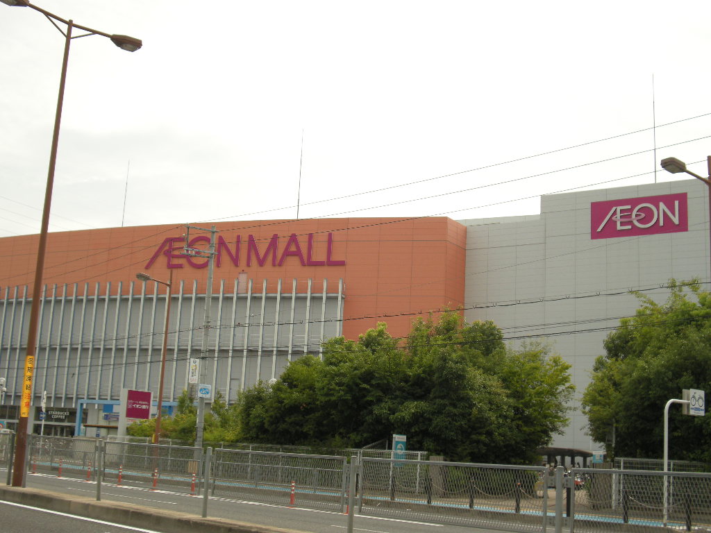 Shopping centre. Light on Aeon Mall Sakai Kitahanada plow shop until the (shopping center) 1393m