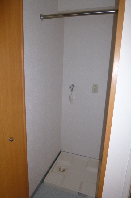 Other room space. Put in a room washing machine! ! 