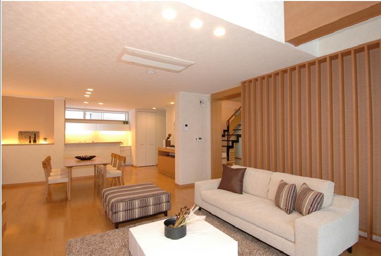 Living. 20 Pledge of spacious living !!