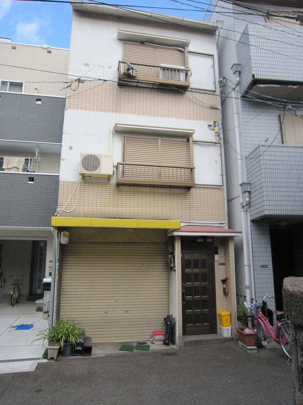 Local appearance photo. Steel frame Three-story