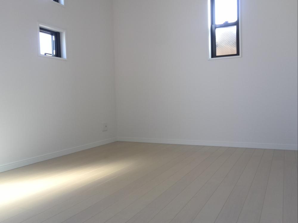 Non-living room. With storage in each room 6 quires more!