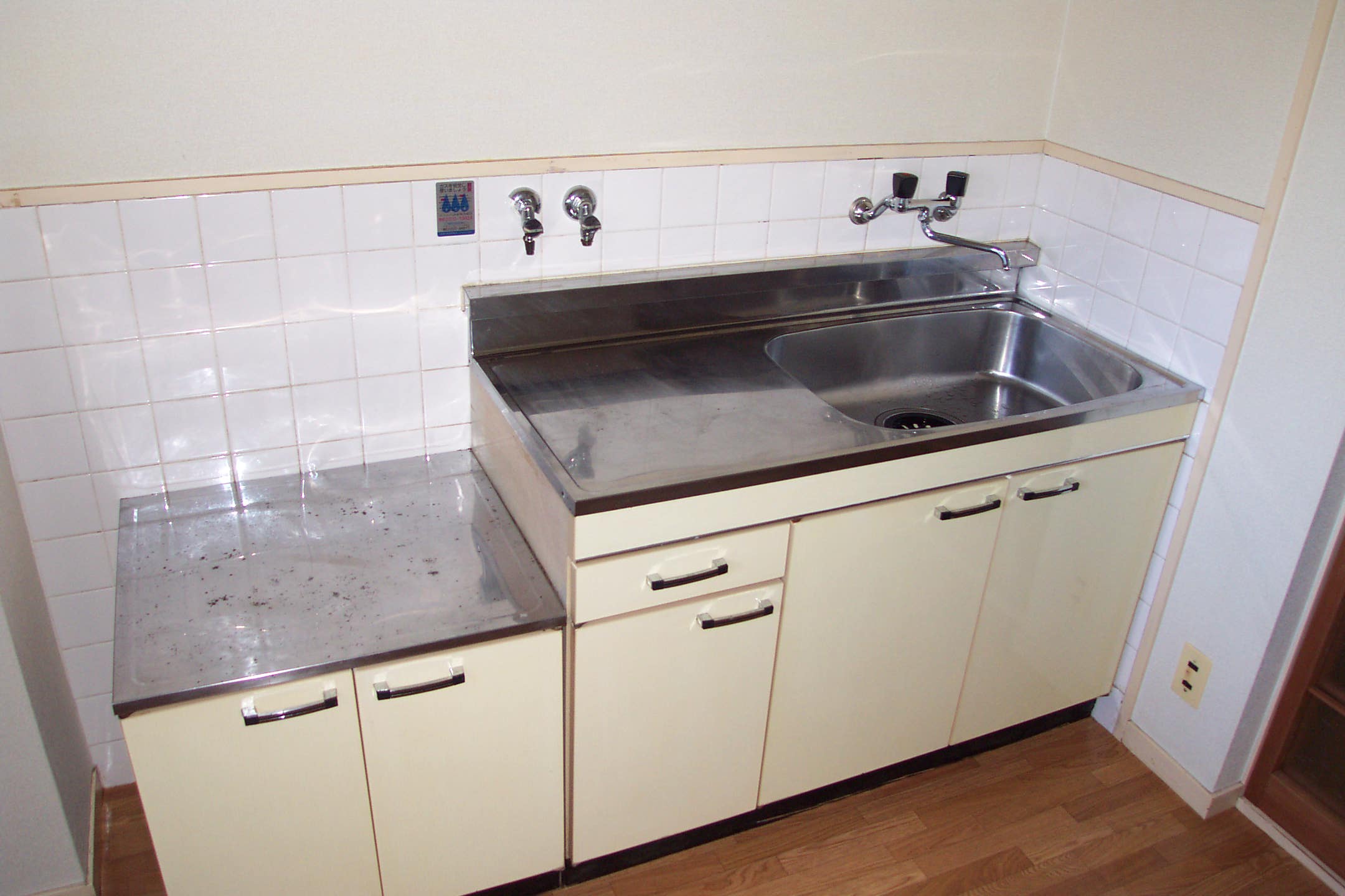 Kitchen. Two-burner stove Allowed