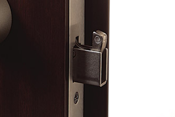 Security.  [Sickle with a dead bolt] Adopt a sickle with a dead bolt to lock the door and door frame more firmly. When the locking pop out earlier sickle part of the dead bolt, Make it difficult to incorrect lock due to pry open the aggressive door (same specifications)