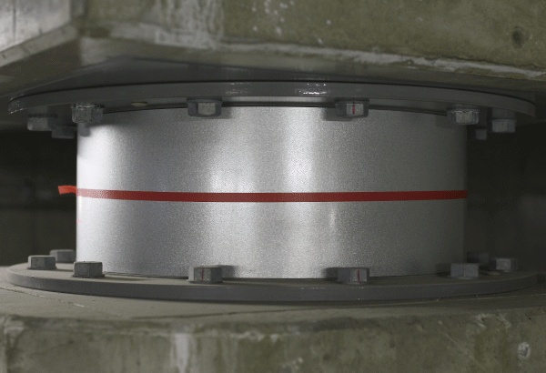 earthquake ・ Disaster-prevention measures.  [Seismically isolated structure] The property is, Adopt a seismic isolation structure for mounting the seismic isolation laminated rubber to the stigma of the basement. And seismic isolation laminated rubber, Function and of the isolator to exhibit the insulation function while supporting the load of the building, It has the function of the damper to exert a damping force and resiliency, Reduce the seismic force, To absorb. Such as the strength of the shaking there is data that the company is reduced to about one-tenth of the conventional structure, Boasts a height of earthquake resistance (same specifications)