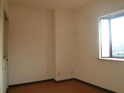 Other. The room is unified in white