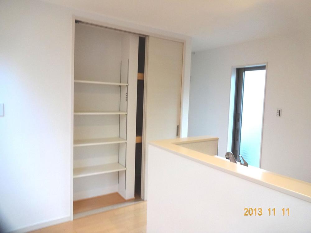 Receipt. Storage facility is equipped in each room! Not mess up the room, Well the whole family is put away!