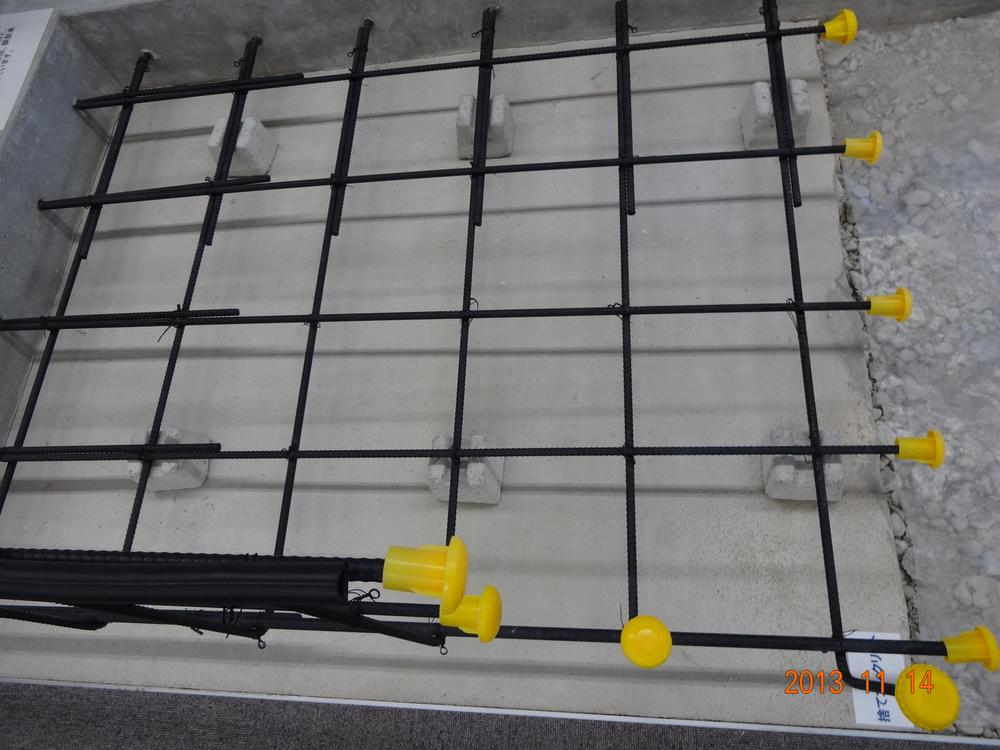 Construction ・ Construction method ・ specification. Rebar containing basis stretched around the rebar in the vertical and horizontal directions.