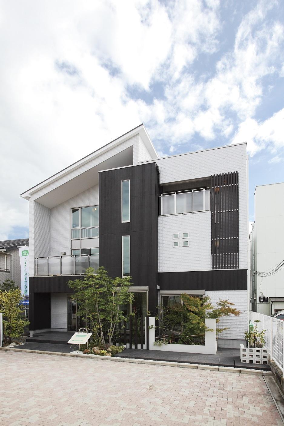 Other. Our Flower Expo housing exhibition hall model house appearance. If it is possible to make a reservation in advance, You can then continue to from time to time guidance. Please feel all means a "thermos bottle of the house.".