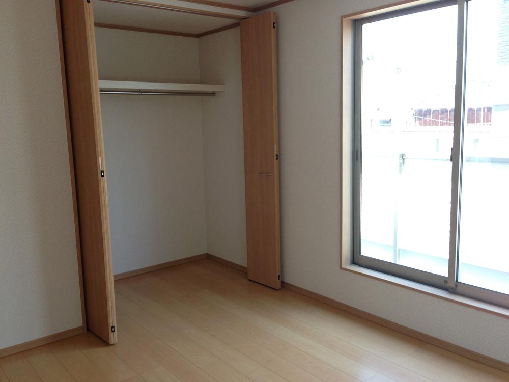 Non-living room. Same specifications