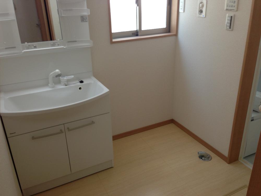 Wash basin, toilet. Same specifications