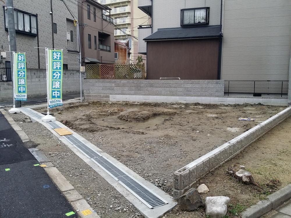 Local photos, including front road. It is finally starts start.