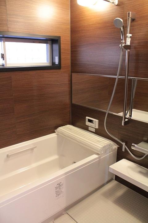 Bathroom. Local (August 2013) Shooting