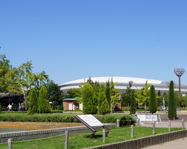 tennis, Football, baseball, Fun Mel Nagai Park a variety of sports, such as swimming pool (9-minute walk ・ About 720m). Of course, full of flowers and greenery, Perfect for a walk course. Also substantial square of children play Omoikkiri playground equipment