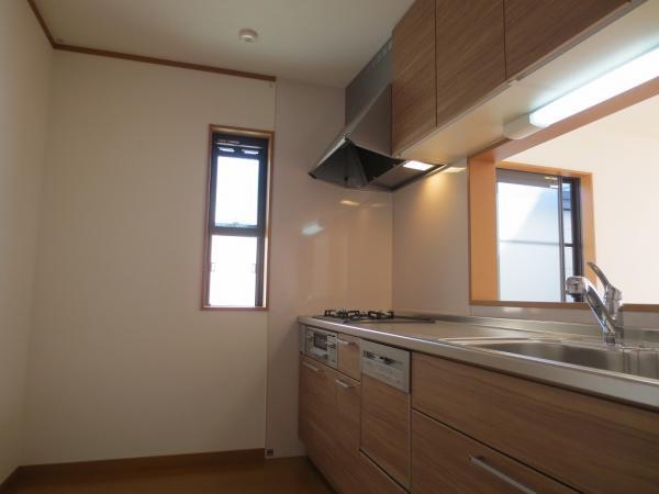 Kitchen. First floor kitchen. 5 Pledge certain because, It is loose