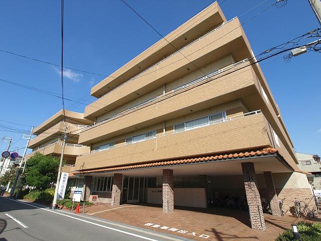 Hospital. Hanwa 400m walk about 5 minutes until the second Sumiyoshi hospital