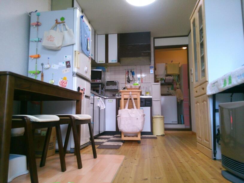 Living. Flooring (solid pine)