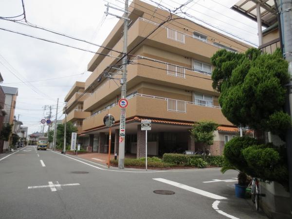 Hospital. 800m to the hospital hospital