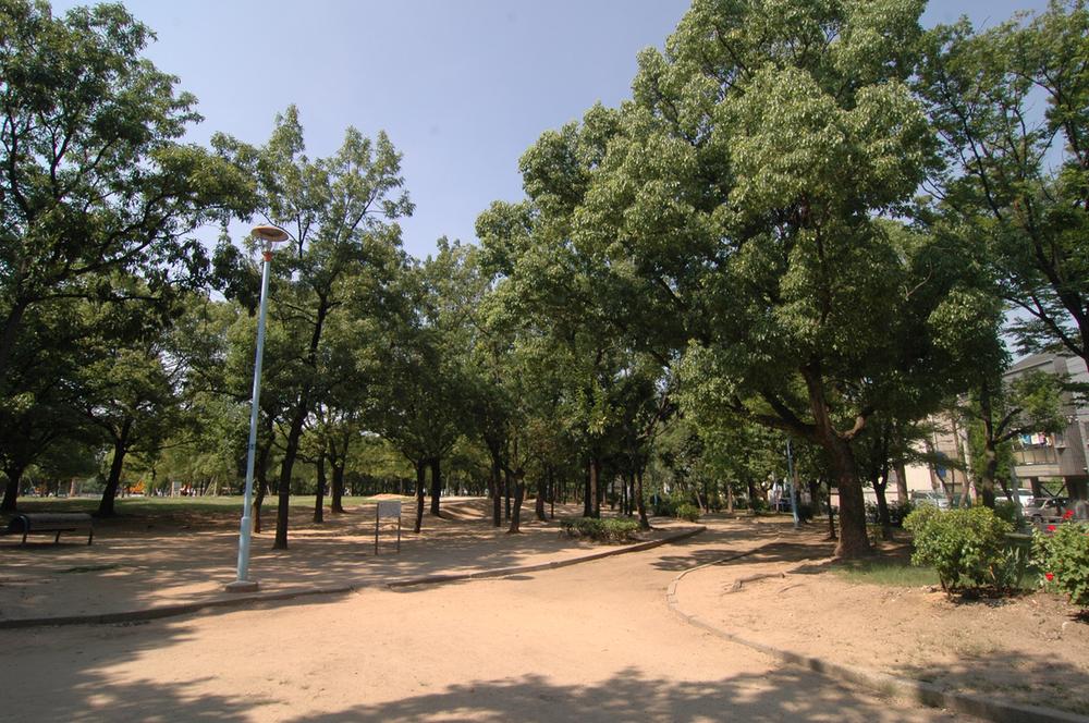 park. 350m until Izuo park