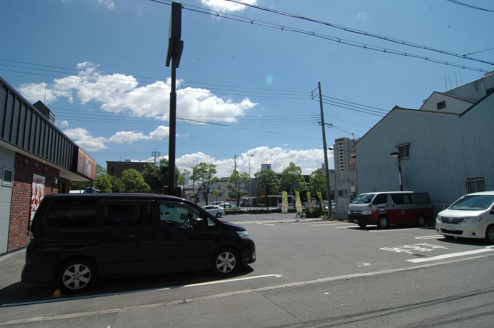 Local photos, including front road. Frontal road