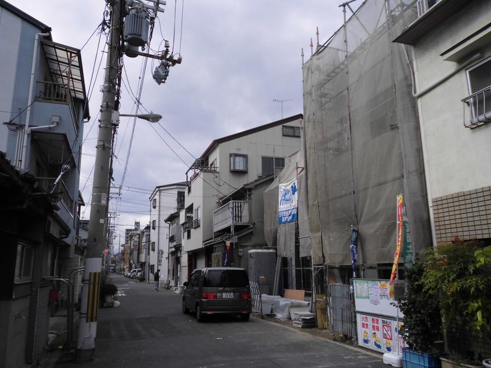 Local photos, including front road. Local (11 May 2013) Shooting