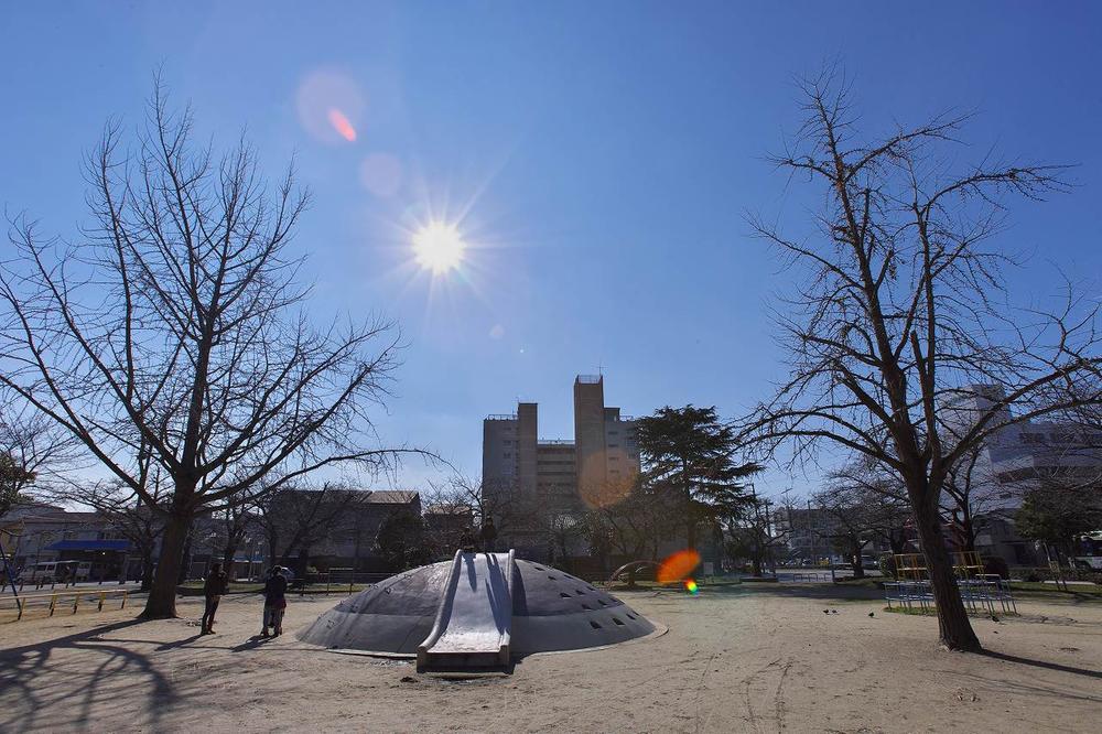 park. Nearby schools and parks, We're happy to child-rearing family location