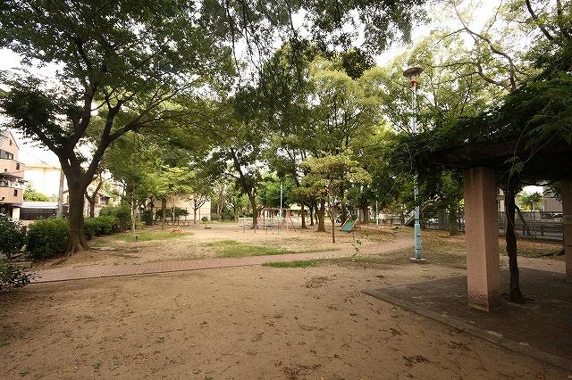 park. 381m until Izuo park