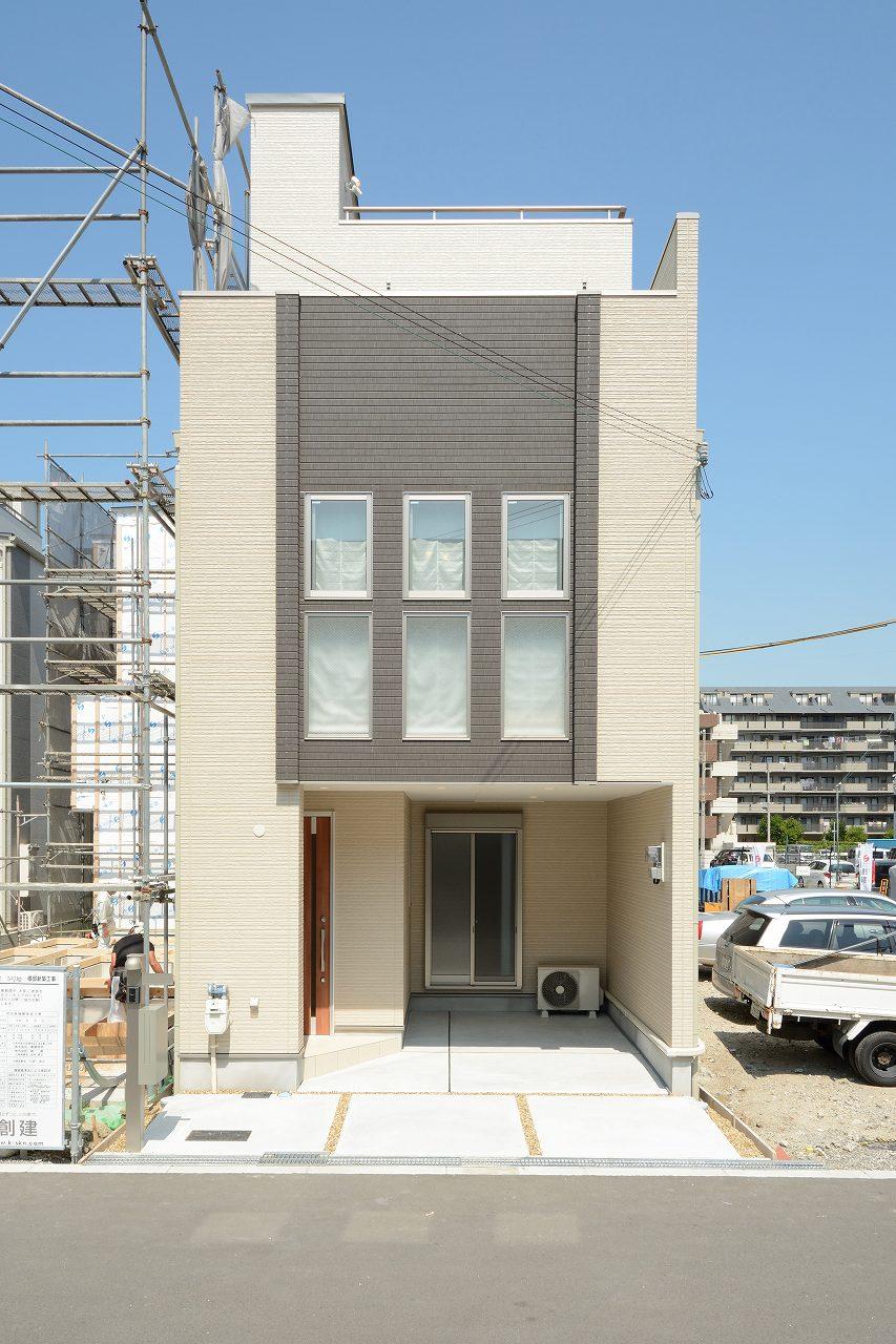 Local appearance photo. Stylish appearance. Widely also the entire surface of the road, Parking is also happy to. Local (September 2013) Shooting