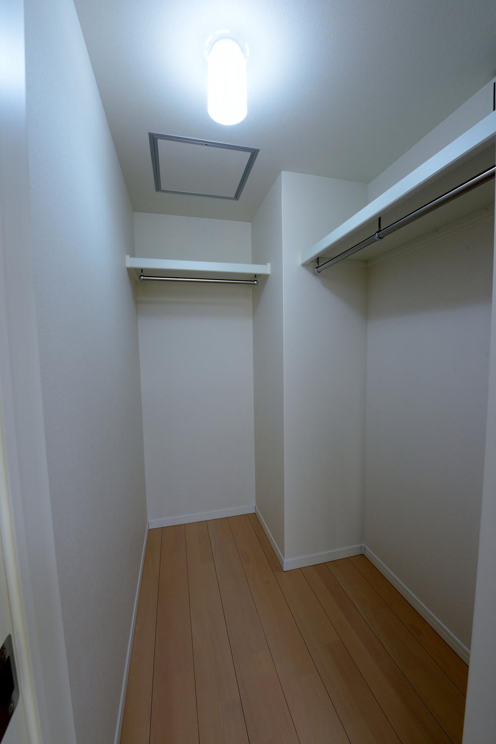 Receipt. Storage capacity a lot of walk-in closet.