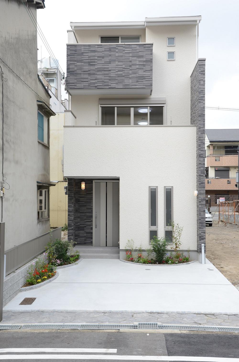 Local appearance photo. Two You can park your ordinary car.