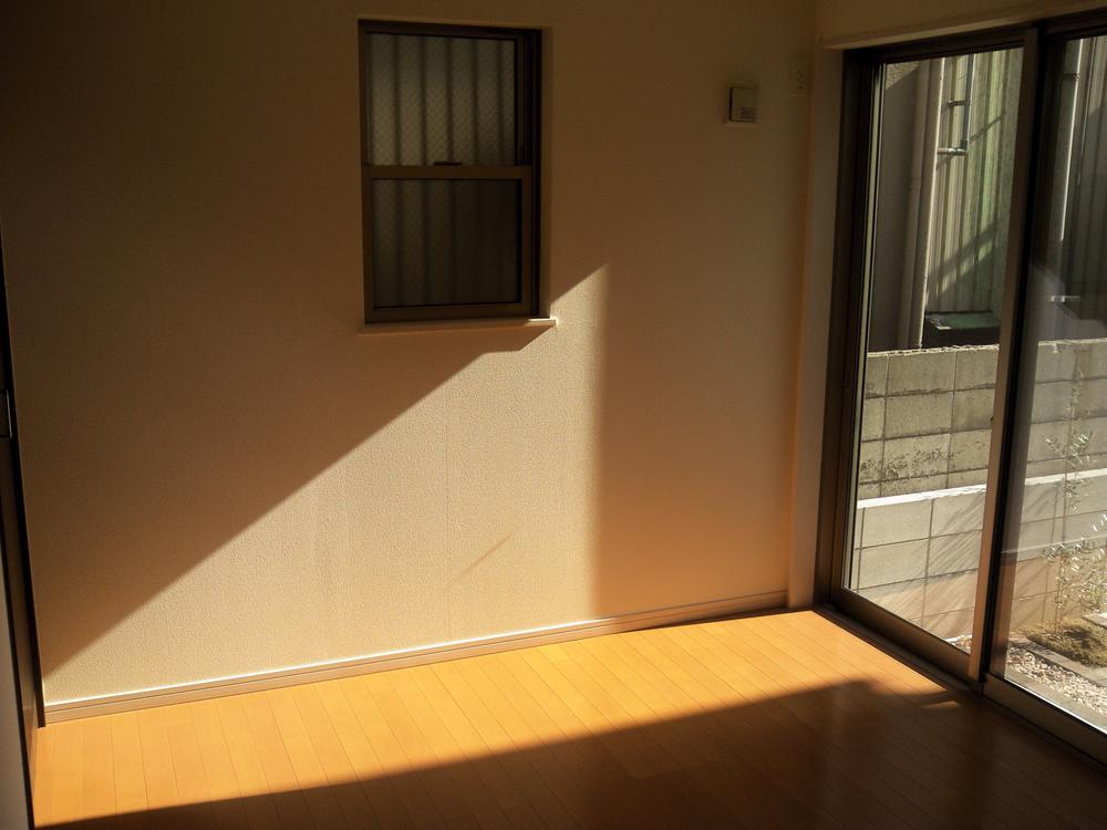 Non-living room. Western is