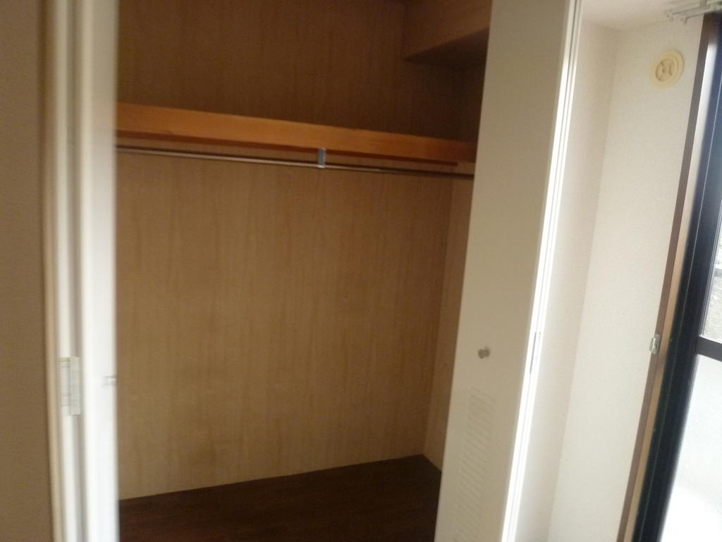 Receipt. Clothes full