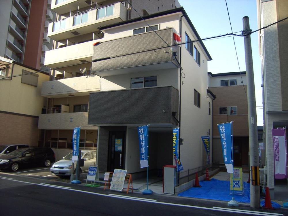 Same specifications photos (appearance). Stylish appearance Parking two Allowed