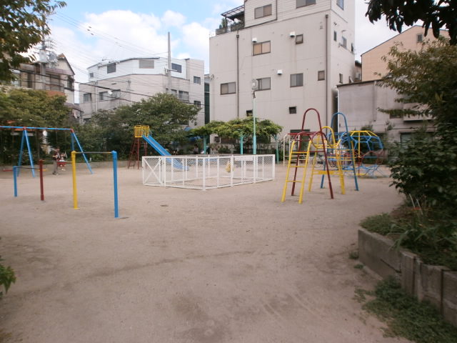 park. 30m to the park (park)