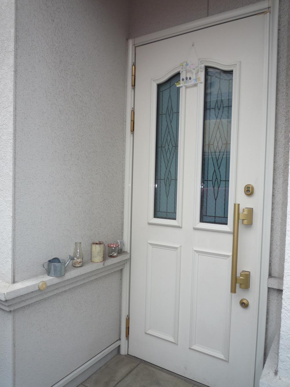 Entrance. To complement the European-style