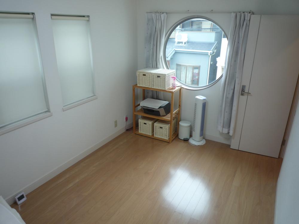 Non-living room. Star is visible to the round window if Nekorobe ^ - ^