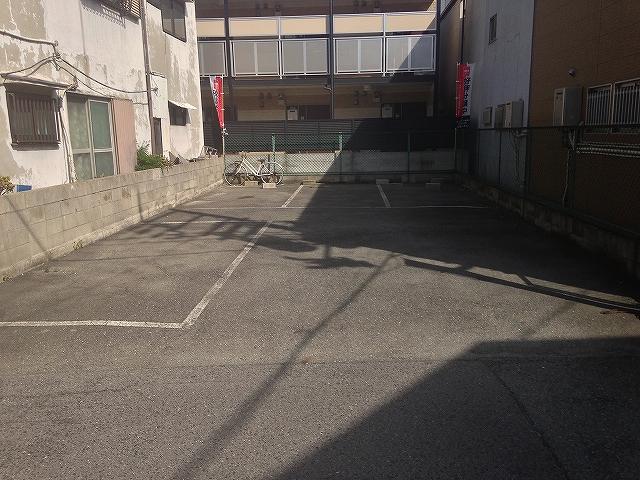 Local photos, including front road. Free design