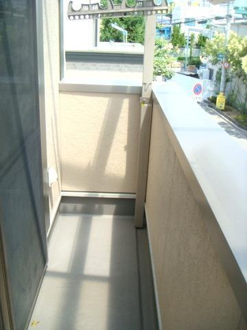 Balcony. "Taisho-ku ・ Buying and selling "balcony is located two faces