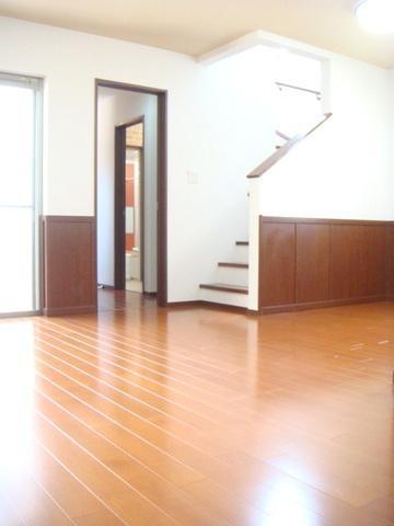 Living. "Taisho-ku ・ Buying and selling "spacious and has