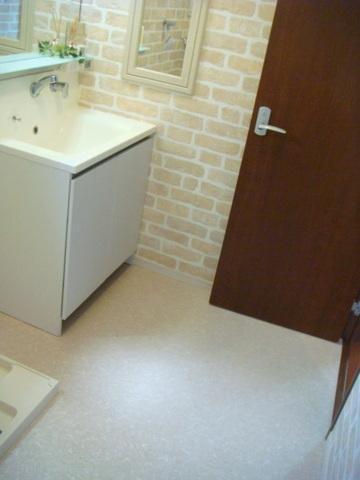 Wash basin, toilet. "Taisho-ku ・ Buying and selling "spacious dressing room