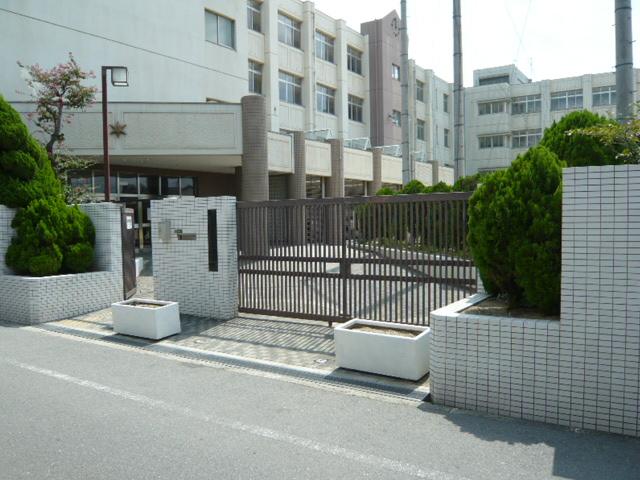 Junior high school. Until Taisho west junior high school 500m walk about 6 minutes