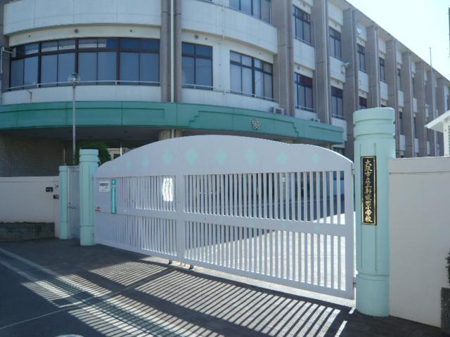 Primary school. Sangen'yanishi until elementary school 400m walk about 5 minutes