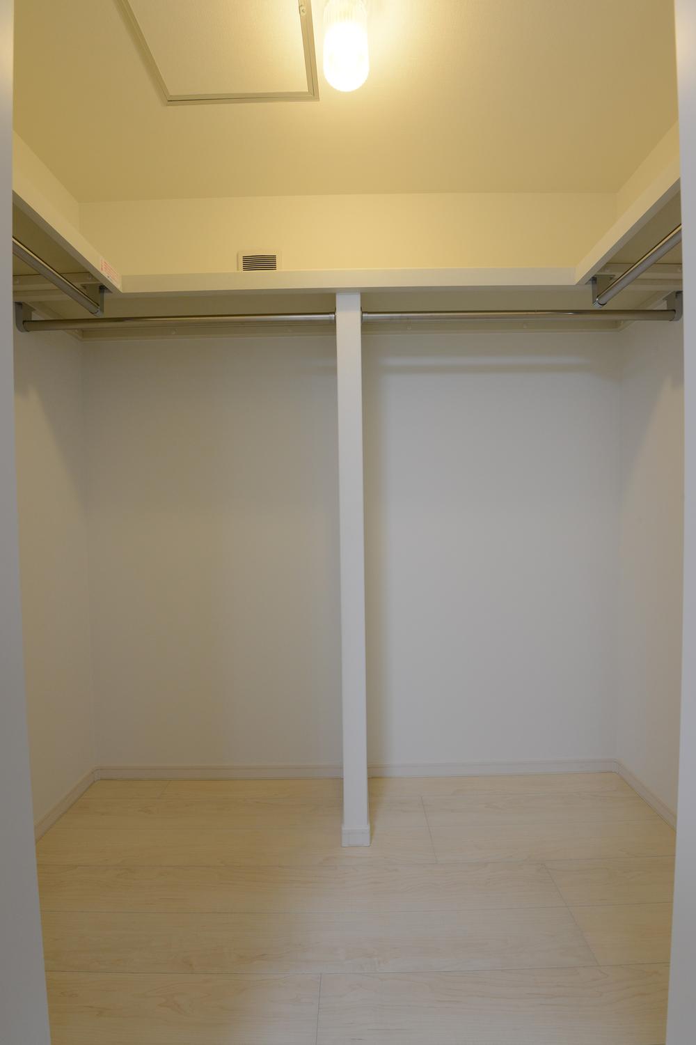 Receipt. Storage capacity a lot of walk-in closet.