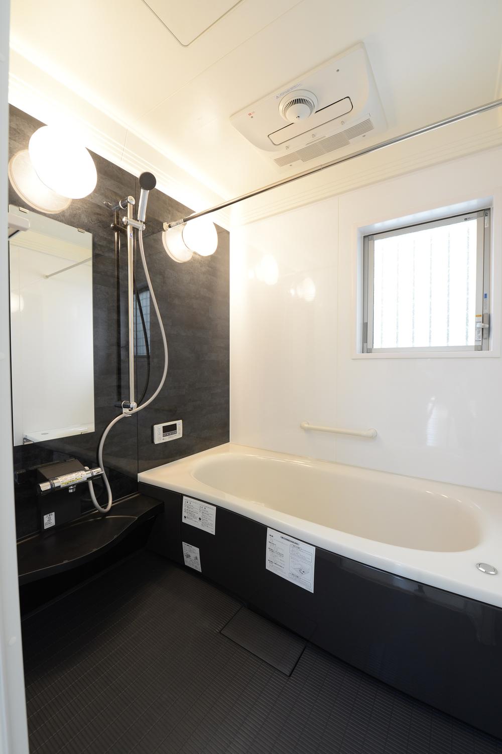 Bathroom. Hard artificial marble tub marked with dirt ・ floor ・ Care is Ease drainage port.