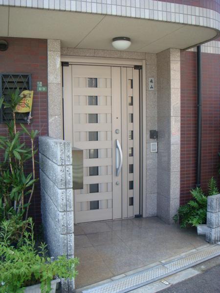 Other. "Taisho-ku ・ Buying and selling "entrance door is also beautiful! 