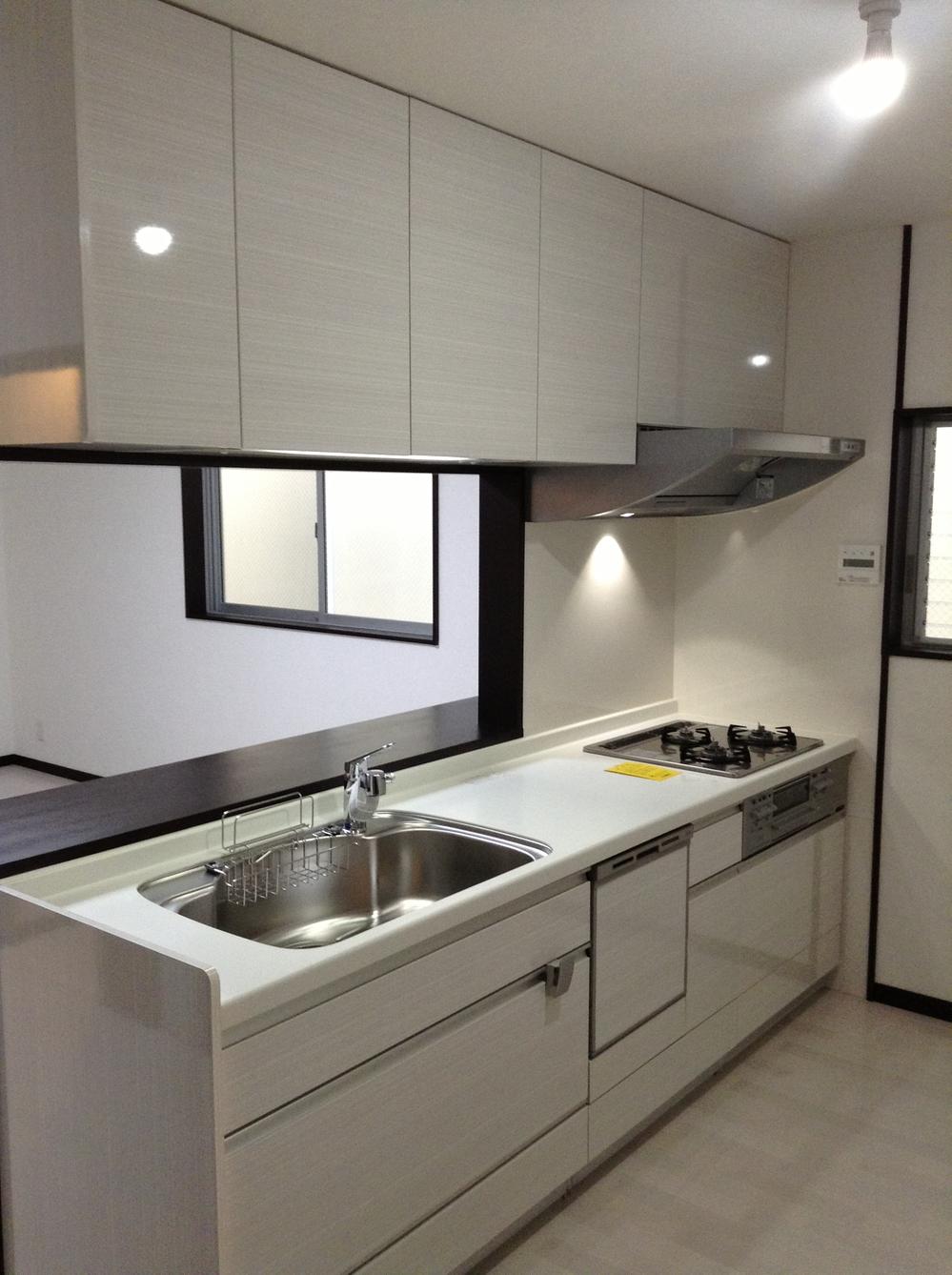 Model house photo. Arrange to the island kitchen style rid of hanging cupboard in the kitchen dishwasher with rich Customers who purchase an open feeling than color variations!