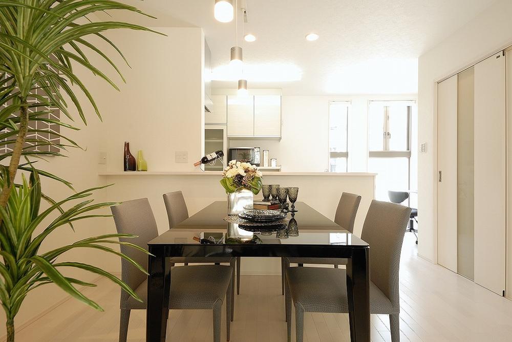 Kitchen. At the counter kitchen, You can cook while looking at the face of the family. Room (August 2012) shooting